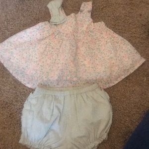Super cute floral vintage Dylan and Abby outfit